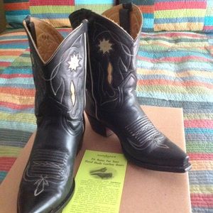Women's Cowboy Boots (size 10)